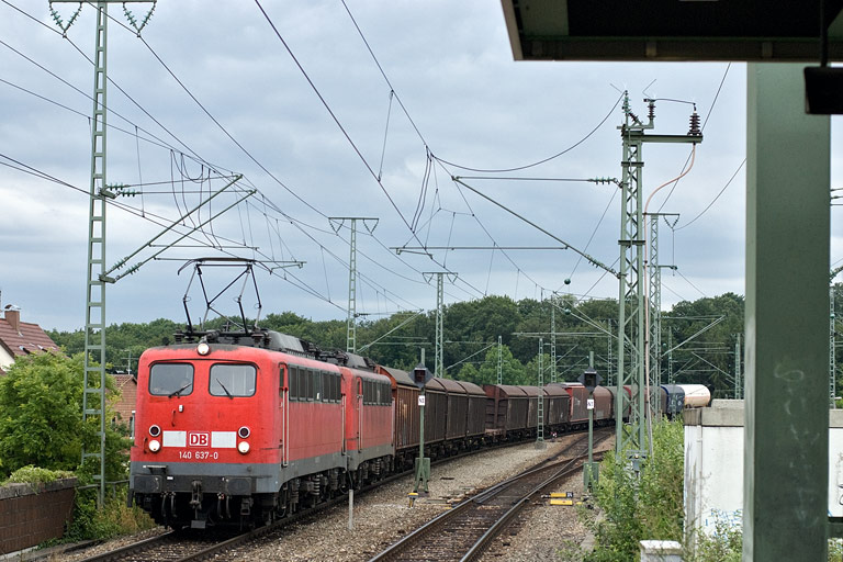 140 637 und 140 653 mit FZT 56166 bei km 16,8 (Juli 2008)