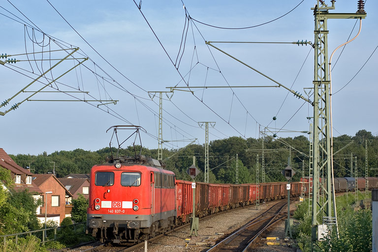 140 637 mit FZT 56173 bei km 16,8 (Juli 2008)