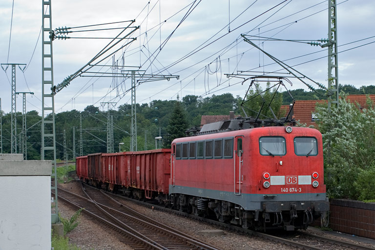 140 674 mit FZT 56173 bei km 16,8 (Juni 2008)