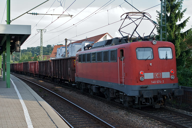 140 674 mit FZT 56173 bei km 16,6 (Juni 2008)