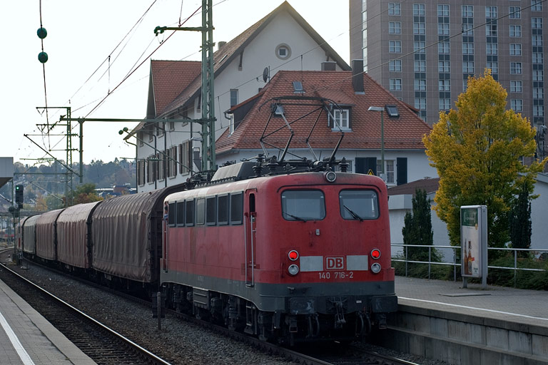 140 716 mit FE 44691 bei km 15,6 (Oktober 2008)