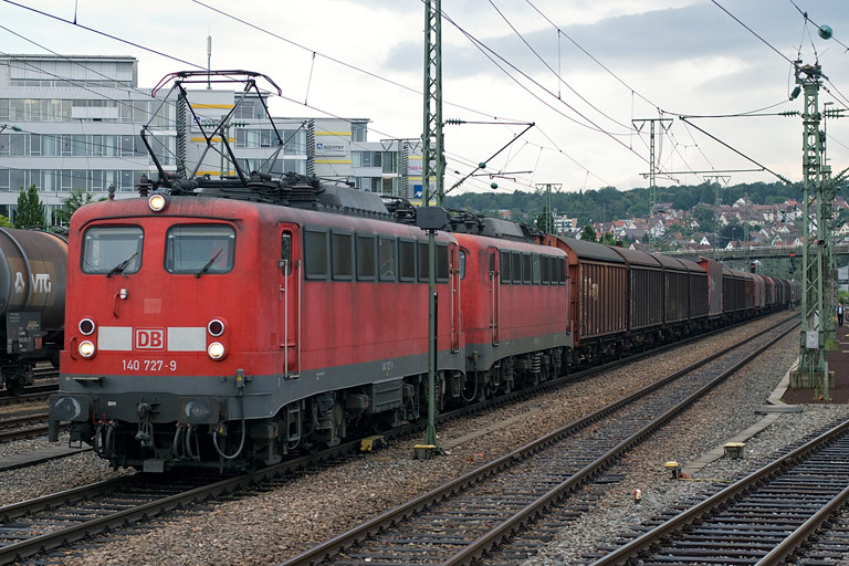 140 727 und 140 649 mit FZT 56166 bei km 15,8 (Juli 2008)