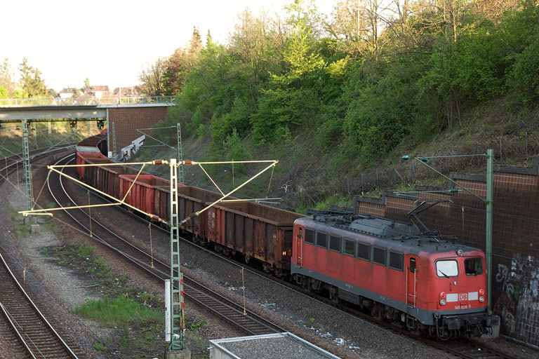 140 828 mit FZT 56173 bei km 14,2 (Mai 2008)