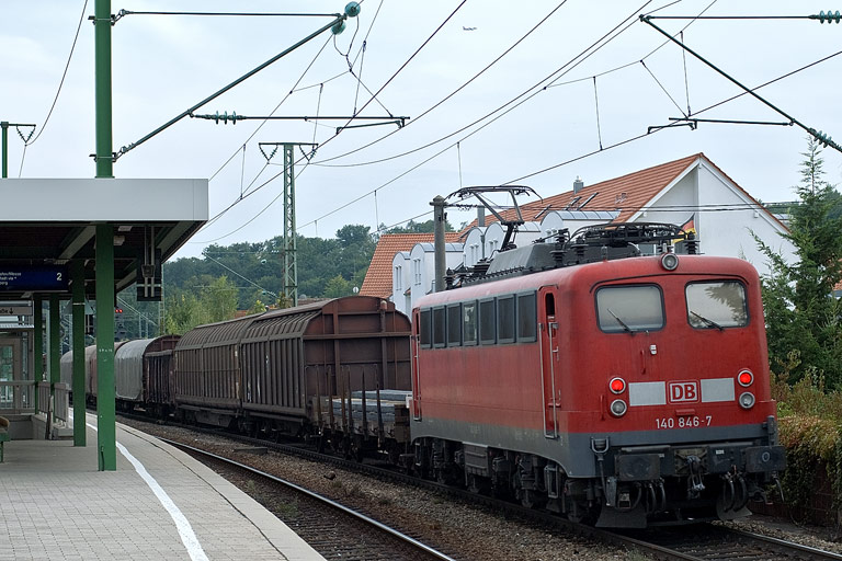 140 846 mit FZT 56185 bei km 16,6 (August 2008)