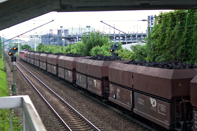 140 864 und 140 808 mit CFN 47396 bei km 24,6 (Mai 2008)