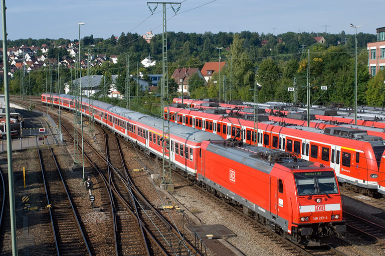 146 213 mit RE 19632 bei km 16,0 (September 2008)