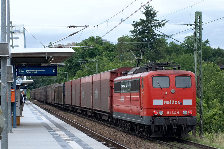 151 133 mit CSQ 60084 bei km 14,2 (Juli 2008)