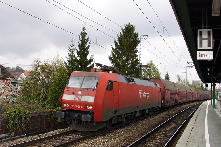 152 001 mit FZ 56165 bei km 16,8 (April 2008)