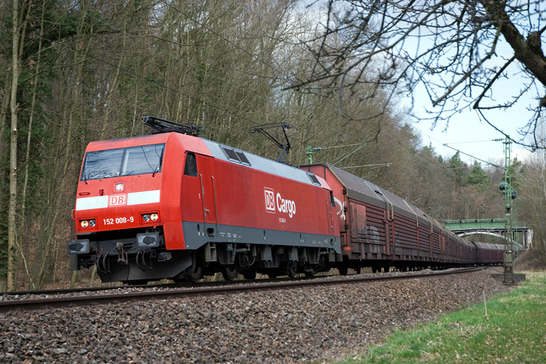 152 008 mit FZ 56165 bei km 11,8 (April 2008)
