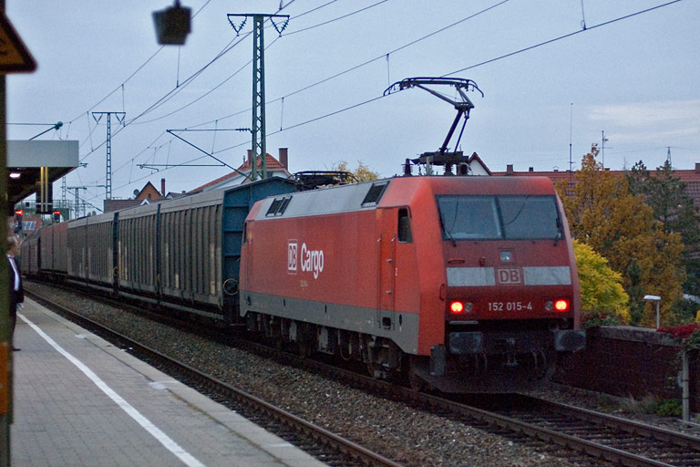 152 015 mit CSQ 60084 bei km 16,8 (Oktober 2008)
