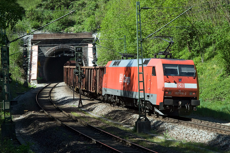 152 016 bei km 17,8 (Mai 2008)