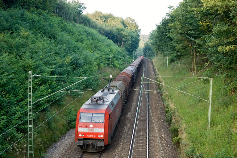 152 017 mit FZT 56173 bei km 19,0 (August 2008)