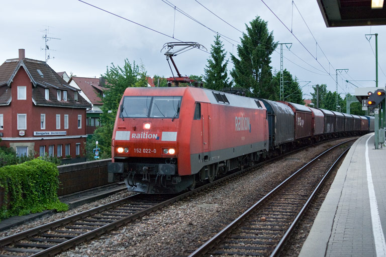152 022 mit FZT 56173 bei km 16,6 (Juni 2008)