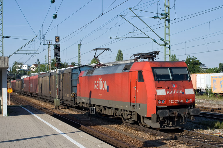 152 022 mit CSQ 60084 bei km 15,4 (Juli 2008)