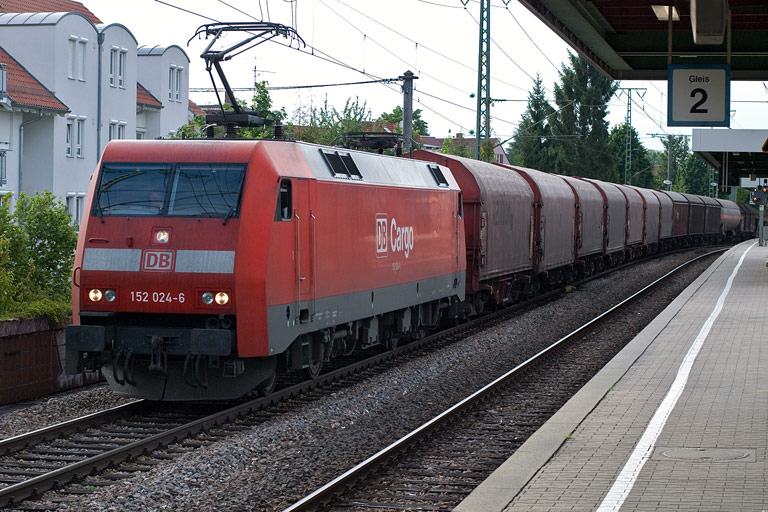 152 024 mit FZT 56173 bei km 16,8 (Juli 2008)