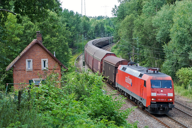 152 025 mit CSQ 60080 bei km 19,2 (August 2008)