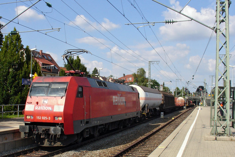 152 025 mit FE 44695 bei km 15,6 (Juli 2008)