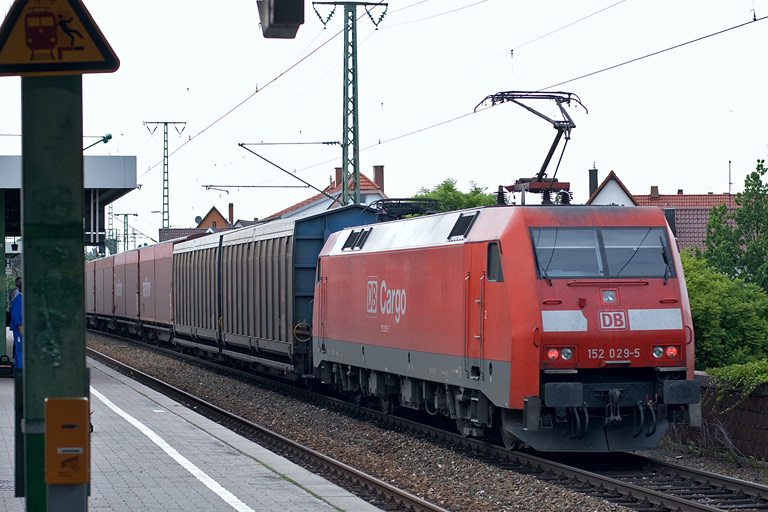 152 029 mit CSQ 60084 bei km 16,8 (Juni 2008)