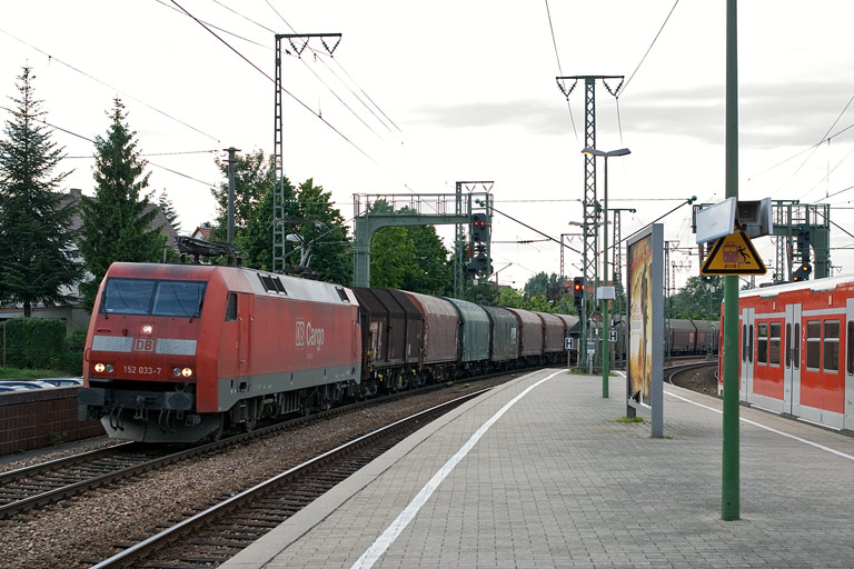 152 033 mit FZT 56173 bei km 16,6 (Juni 2008)