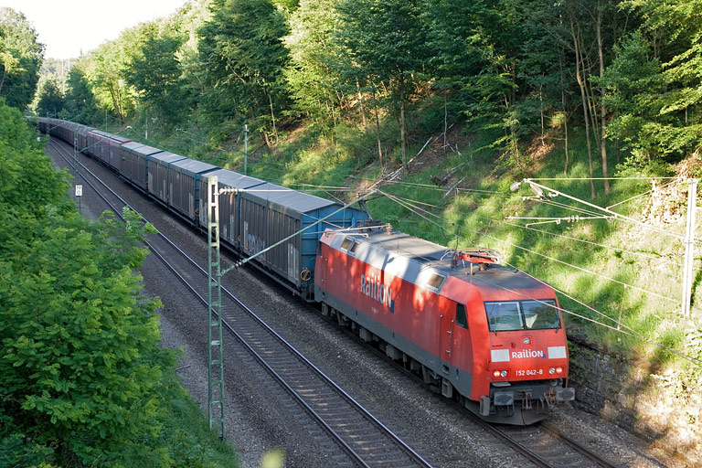 152 042 mit CSQ 60084 bei km 19,0 (Juni 2008)
