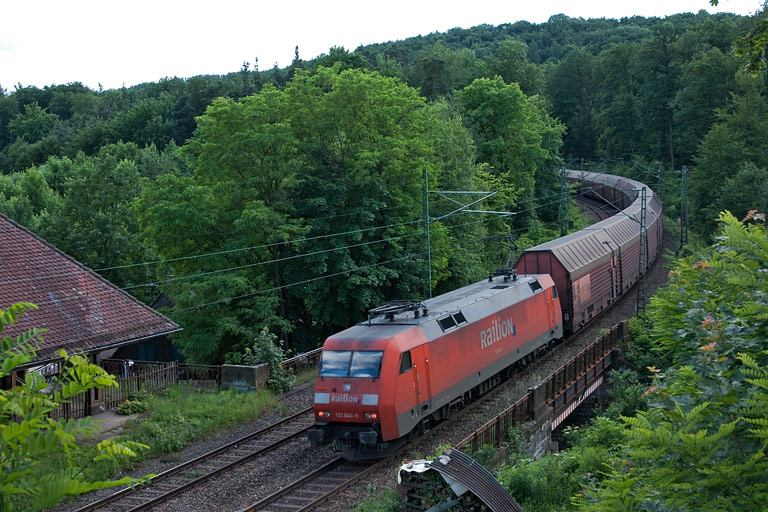 152 046 mit FZ 56167 bei km 11,2 (Juni 2008)