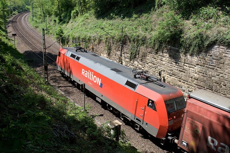 152 052 mit CSQ 60080 bei km 9,2 (Mai 2008)