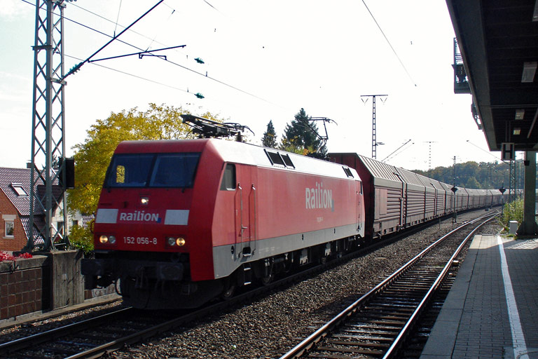 152 056 mit CSQ 60080 bei km 16,8 (Oktober 2008)