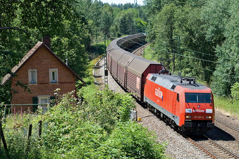 152 057 mit CFN 63021 bei km 19,2 (Juli 2008)