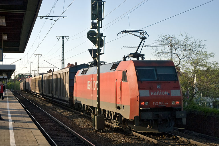 152 063 mit CSQ 60084 bei km 16,8 (Mai 2008)