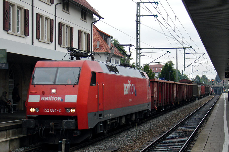 152 064 mit FE 44695 bei km 15,6 (Juli 2008)