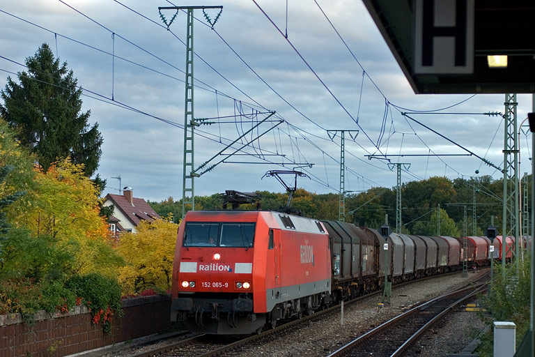 152 065 mit FZT 56166 bei km 16,8 (Oktober 2008)