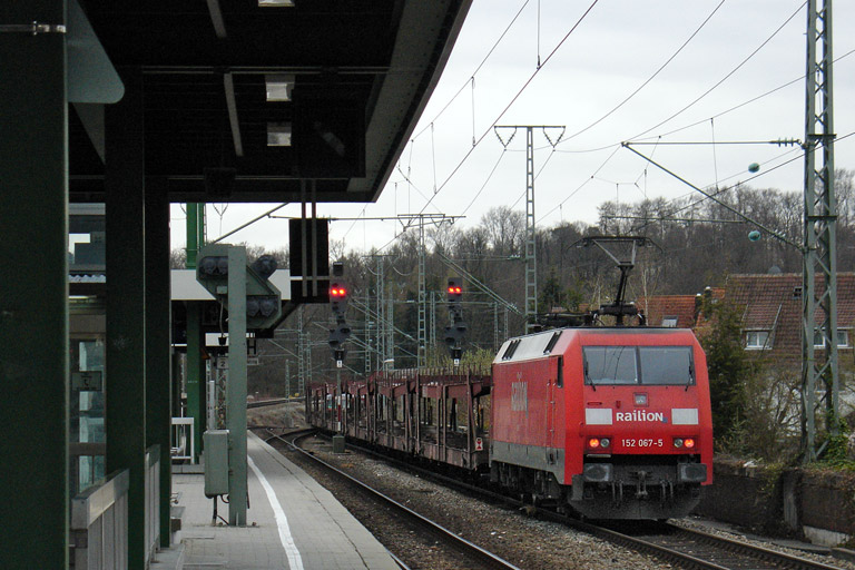 152 067 mit FZ 56167 bei km 16,8 (M&auml;rz 2008)