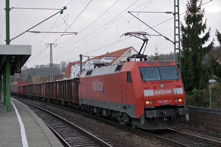 152 069 mit FZT 56173 bei km 16,6 (April 2008)