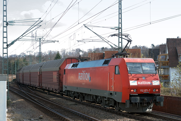 152 071 mit FZ 56167 bei km 16,8 (April 2008)