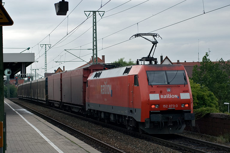152 073 mit CSQ 60084 bei km 16,8 (Juli 2008)