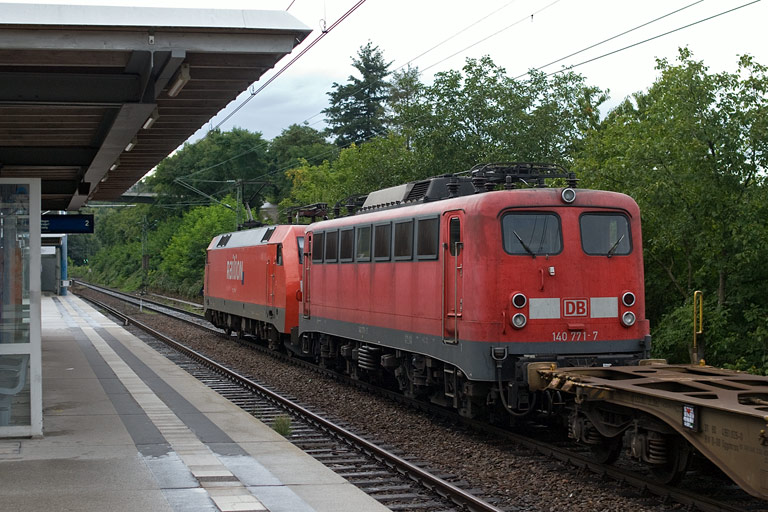 152 075 und 140 771 mit FZT 56166 bei km 14,2 (September 2008)