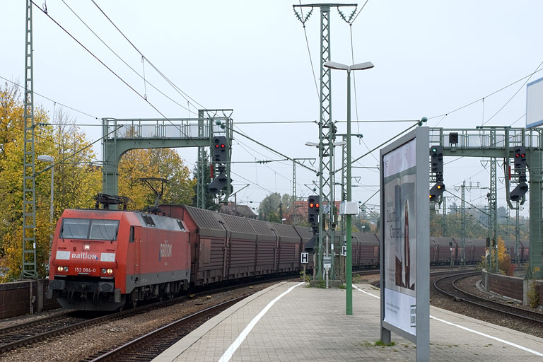 152 084 mit FZ 56165 bei km 16,6 (Oktober 2008)