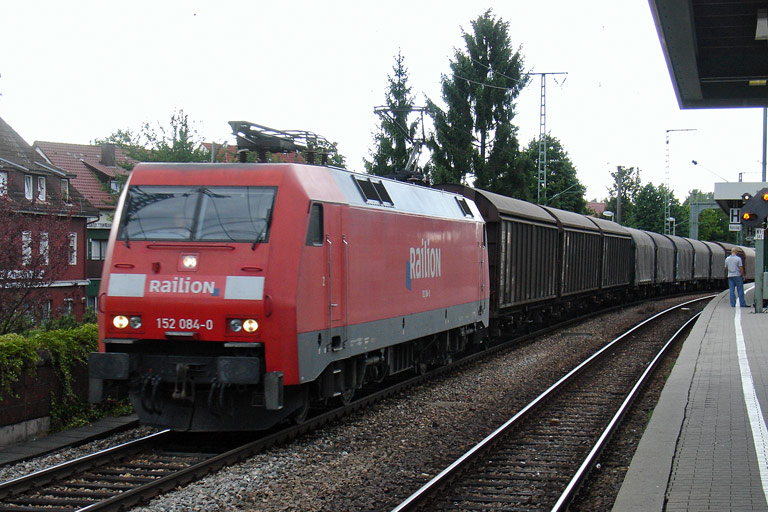 152 084 mit FZT 56173 bei km 16,8 (Juli 2008)