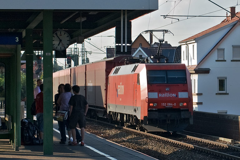 152 084 mit CSQ 60084 bei km 16,8 (Juli 2008)