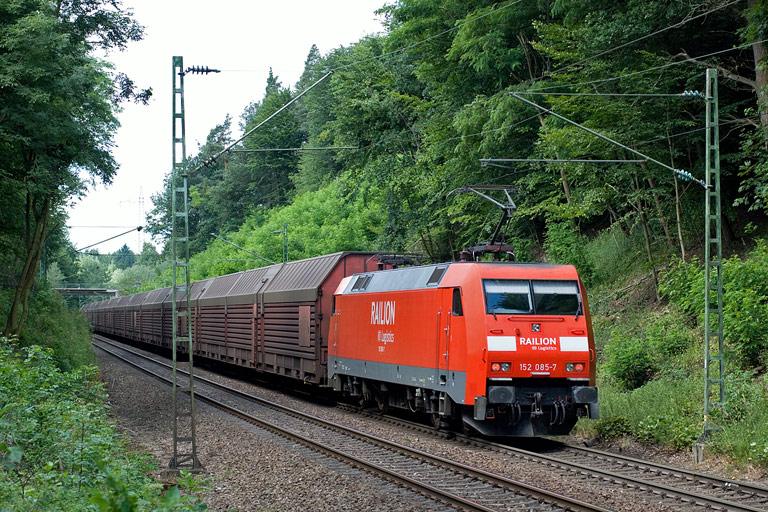 152 085 mit FZT 56165 bei km 18,8 (Juli 2008)