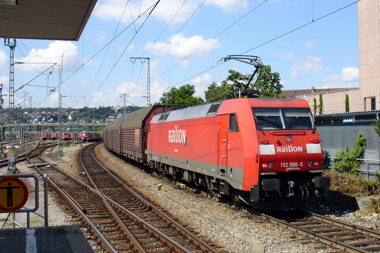 152 086 mit FZ 56165 bei km 15,8 (Juni 2008)