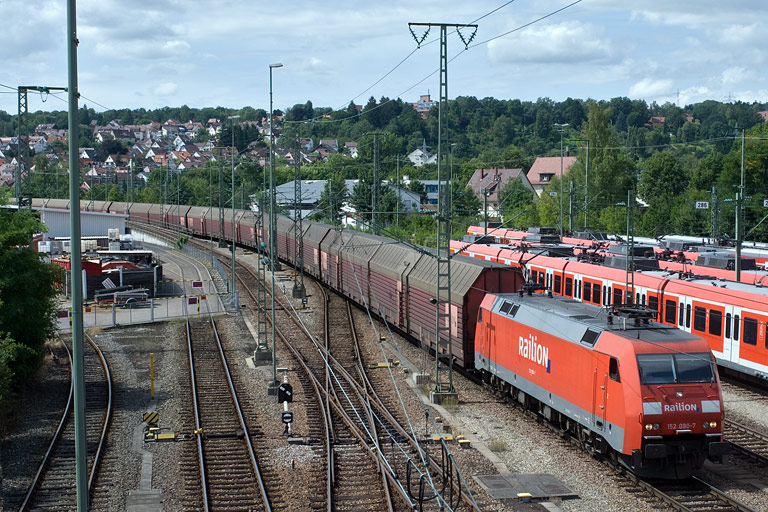 152 090 mit CSQ 60080 bei km 16,0 (August 2008)