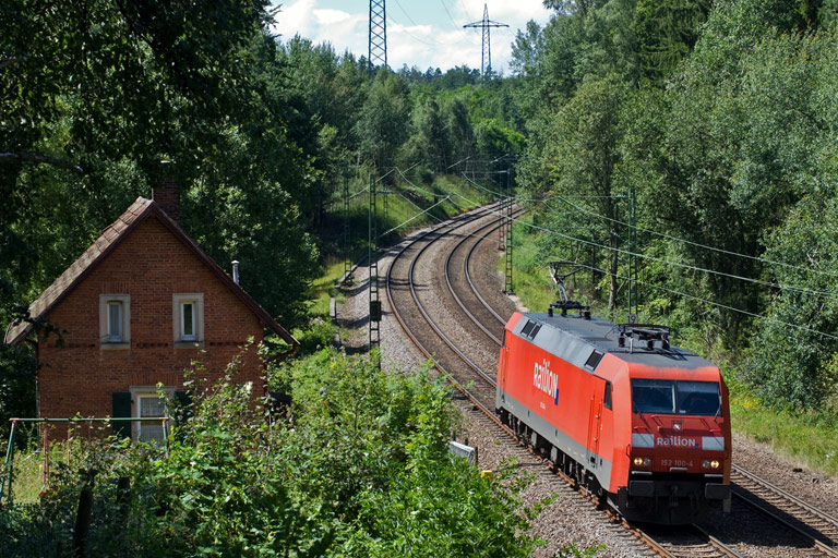 152 100 als Tfzf 69473 bei km 19,2 (August 2008)