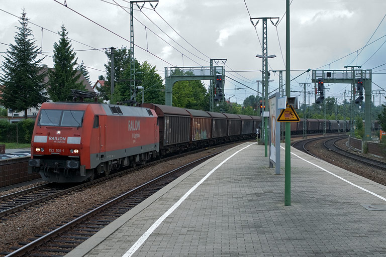 152 106 mit FZT 56171 bei km 16,6 (August 2008)