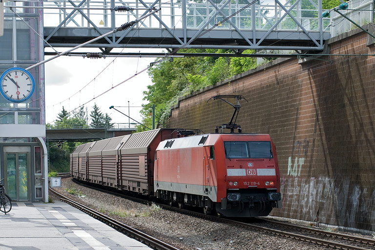 152 119 mit FZT 56165 bei km 14,2 (August 2008)
