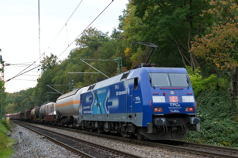 152 136 mit FE 44695 bei km 13,0 (September 2008)