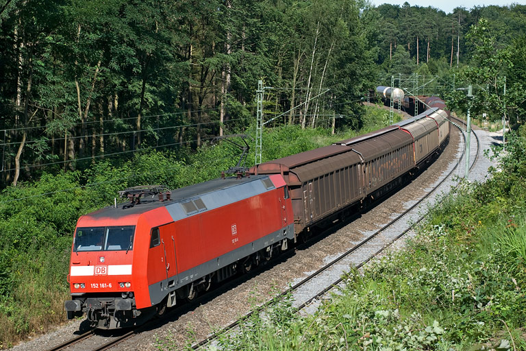 152 161 mit FE 44695 bei km 21,6 (Juli 2008)