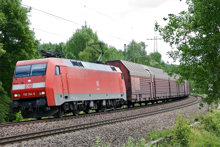 152 164 mit FZT 56165 bei km 21,4 (Juli 2008)