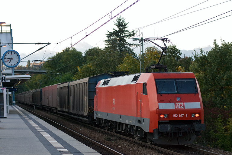 152 167 mit CSQ 60084 bei km 14,2 (Oktober 2008)