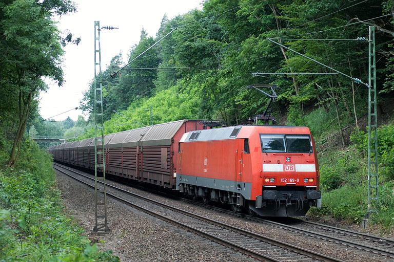 152 169 mit FZ 56165 bei km 18,8 (Juni 2008)